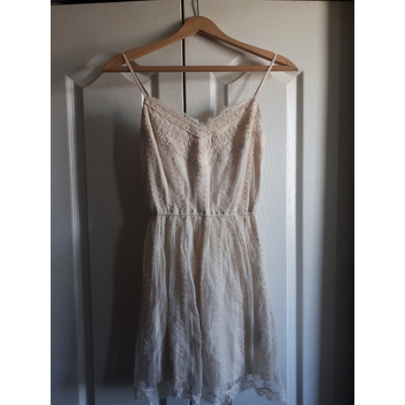 ⚪A&F Lace dress⚪ - Picture 2 of 5